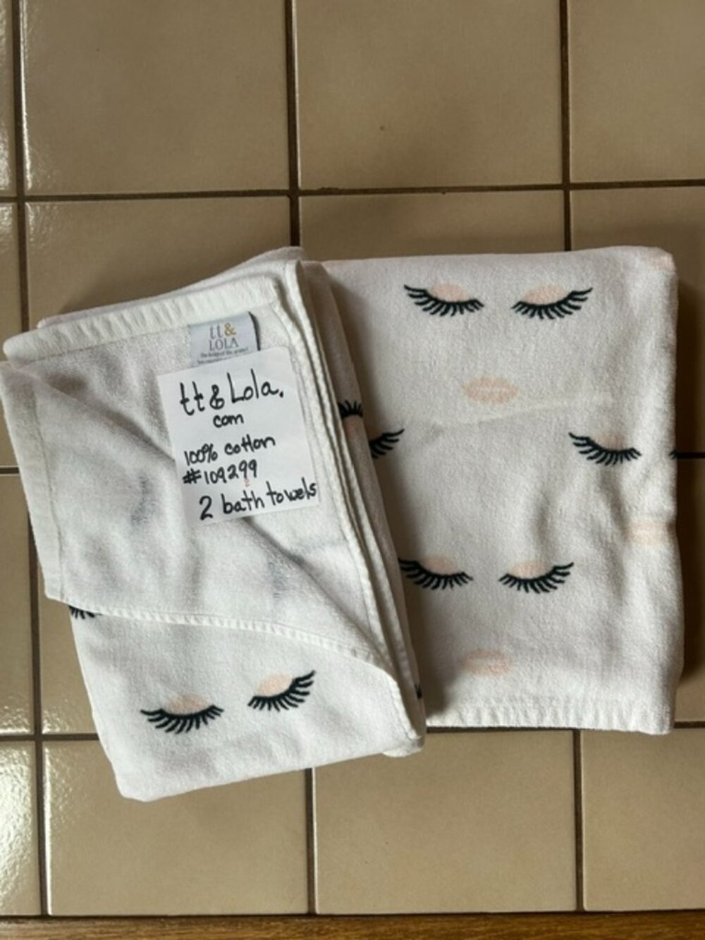 2-tt&Lola Bath Towel, 100% cotton, Cute Lash Print